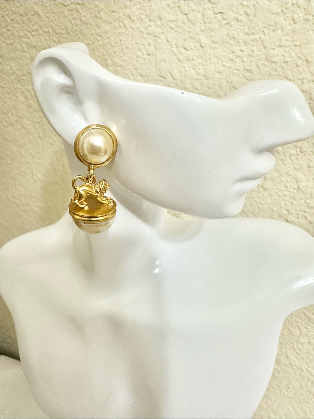 Vintage Gold PlatedPearl Drop Earrings w/ Lion Detail